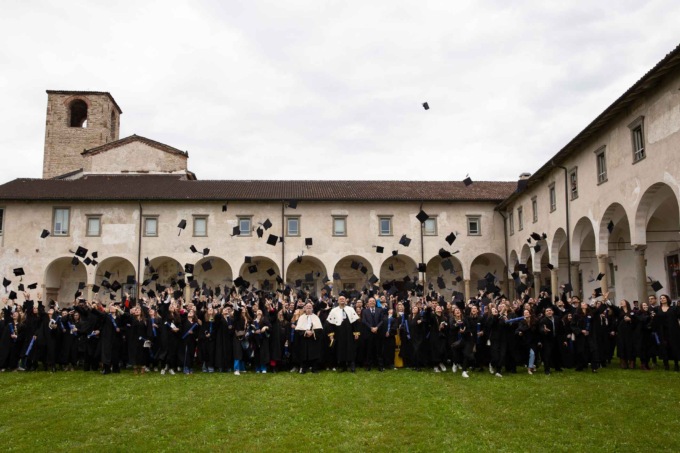 Stop alle proclamazioni delle lauree triennali, gli studenti: «Così si rovina il momento più bello»