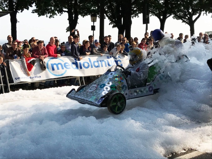 Quattro ruote e mille bolle di sapone: sulle mura domenica c’è il Soap Box Rally