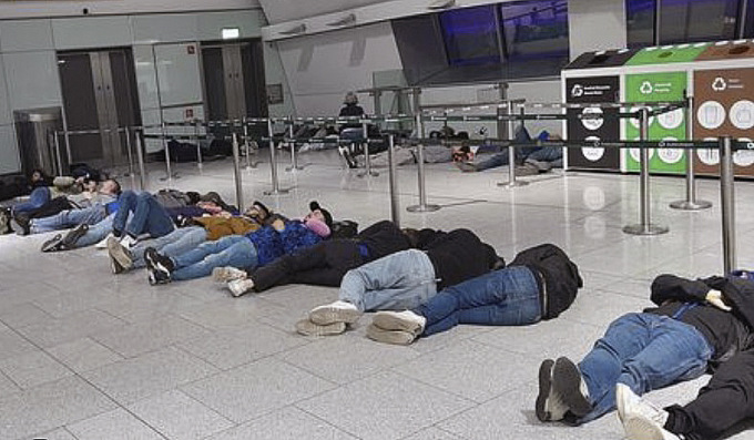 Odissea del rientro in aereo da Dublino per alcuni tifosi: voli slittati di 12 ore