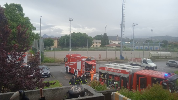 Incendio in via Gandhi a Curno: le immagini dell’intervento dei Vigili del Fuoco