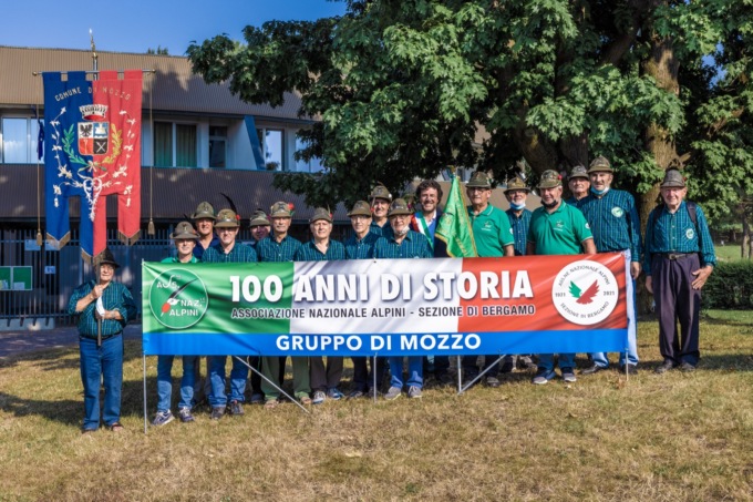 Gli Alpini di Mozzo compiono ben 95 anni. Quante ne hanno passate…