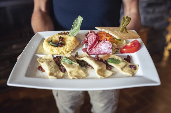 Tradizione enogastronomica di Val Seriana e Val di Scalve: ecco la guida “Val Sapori”