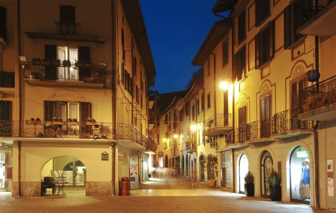 Centro massaggi senza autorizzazione a Sarnico: chiusura e multa da 5mila euro