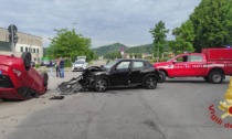 Scontro tra auto a Montello: una si ribalta, due feriti