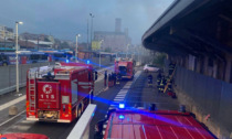 Incendio in un capannone dismesso della stazione di Bergamo: intervengono i Vigili del fuoco