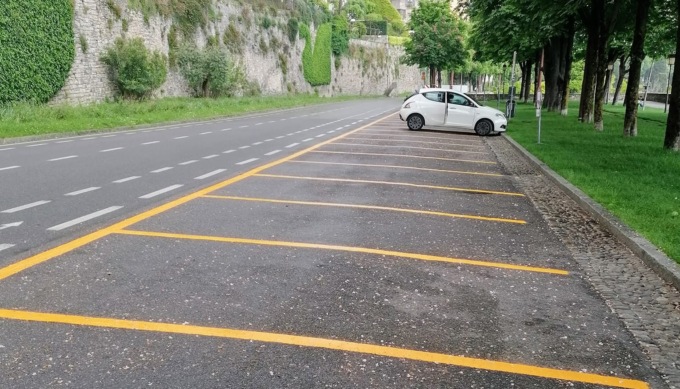 Compiuta la rivoluzione della sosta sulle mura: gli stalli blu son diventati gialli