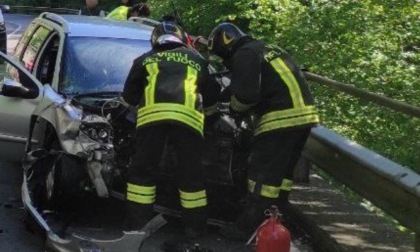 Carambola tra una moto e due auto a San Giovanni Bianco sulla statale: ferite quattro persone