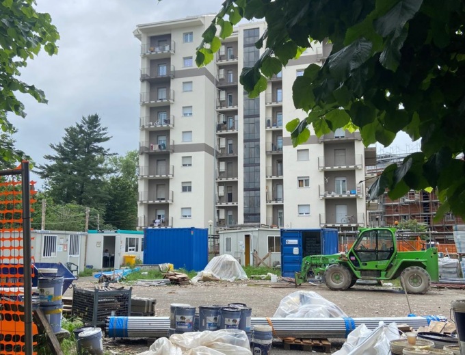 Incendio alle Quattro Torri di Zingonia, 79enne muore tra le fiamme