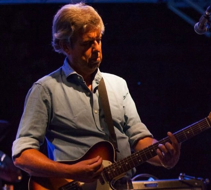 Andrea Pezzotta è anche chitarrista: invita tutti al suo concerto all’oratorio Sacro Cuore