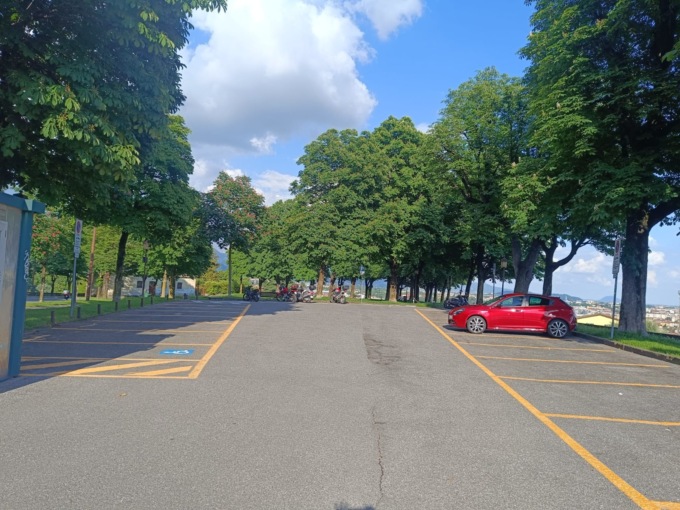 Città Alta, dove qualcuno (almeno per i parcheggi) è più “uguale” degli altri