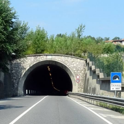 Lavori di pulizia: la galleria Parscera di Villa d’Adda chiude (ma solo di notte)