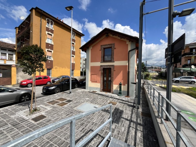 È ormai pronta la ciclostazione di via Bianzana a Bergamo: ecco le foto