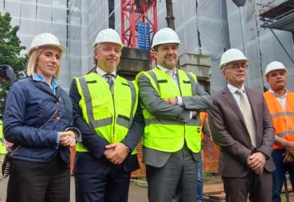 Il ministro Matteo Salvini al cantiere Aler di via Moroni: «Un modello». Su Pezzotta: «Persona in gamba»