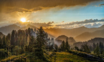 "Tramonto con pioggia al rifugio" è la foto che vince il concorso dedicato alla Valle Brembana