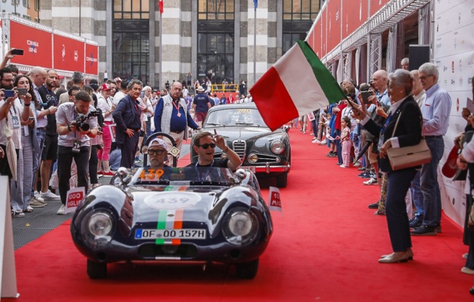 La Mille Miglia oggi passa da Bergamo, tra mezzogiorno e le 16