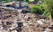 Val Brembana, iniziata la pulizia dopo la frana a Isola di Fondra. Ma la strada resta chiusa