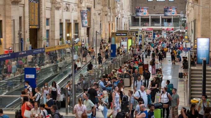 Treni in ritardo di oltre un’ora per i pendolari bergamaschi