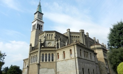 Un vero capolavoro: il campanile di Ponte San Pietro rifatto con ventimila mattoncini