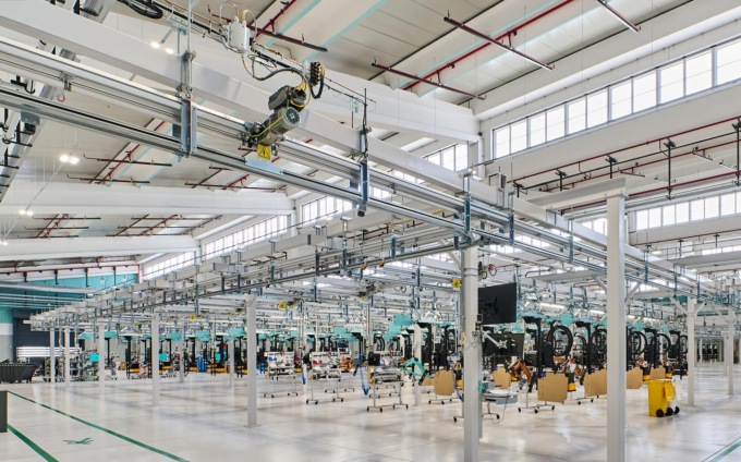 Bianchi inaugura la nuova fabbrica: «Il nostro futuro comincia da qui»