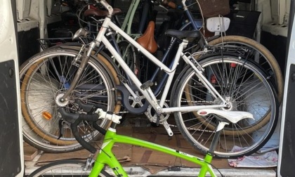 Ladri di bici e di attrezzatura da sci: trovata refurtiva in appartamento a Treviglio