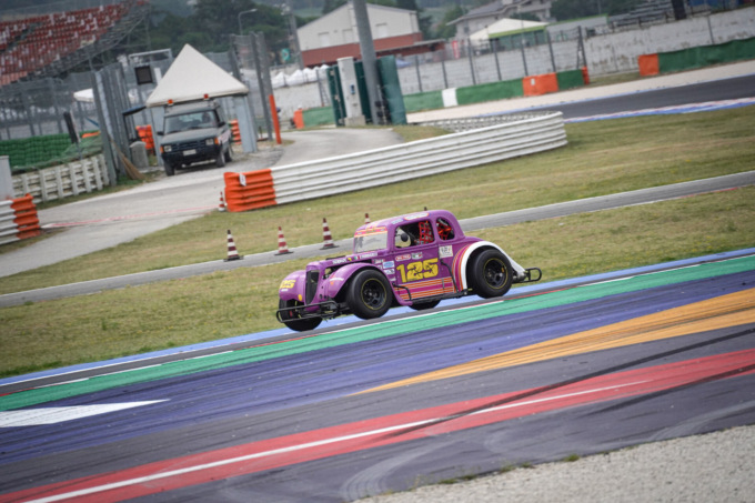 Imprevisti, incidenti e ripartenze: la dura legge delle Legend Cars s’impone anche a Misano