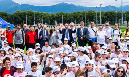 Il ministro Valditara, in visita a Bergamo, parla di sport e scuola agli studenti del Pesenti