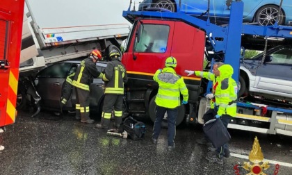 Incidente sull'A4 a Stezzano, grave anche il conducente dell'autocarro. Resta in condizioni critiche la 58enne