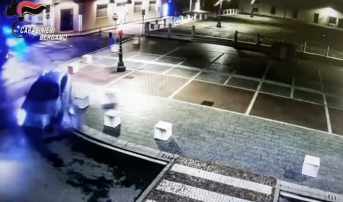 Ruba l’auto al segretario della Lega, scappa e si schianta: senegalese arrestato a Telgate