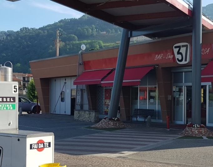 Si taglia al collo con un flessibile in un’officina di Villa d’Adda: muore un 41enne