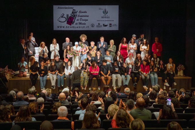 Applausi per la sfilata di Scuola Silv, il futuro della moda passa da Bergamo e la provincia