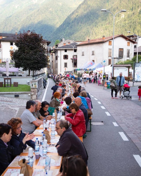 Tutti a tavola per la “Sagra della spalla di Schilpario”, una specialità dal sapore antico