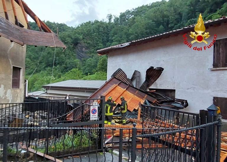 Tetto scuola scoperchiato ponte nossa 3