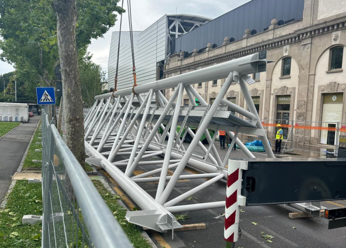 Gewiss Stadium, primi pezzi delle “americane” in viale Giulio Cesare (sono imponenti)
