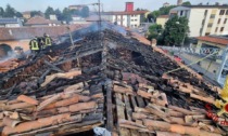 Brucia il tetto di un edificio a Verdello, sgomberati tre appartamenti e un negozio