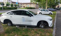 Rubate tutte e quattro le ruote di una Mercedes vicino al campo sportivo di Campagnola