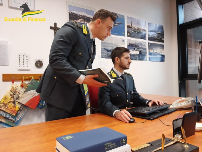 Truffavano società di leasing: denunciate 30 persone, coinvolta anche la Bergamasca