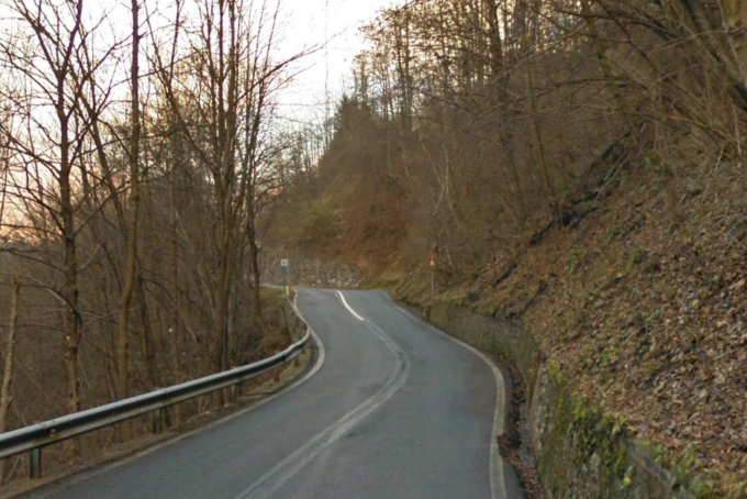 Un’altra frana, stavolta sulla provinciale 24 a Vedeseta. Rimane chiusa la strada a Villa d’Ogna