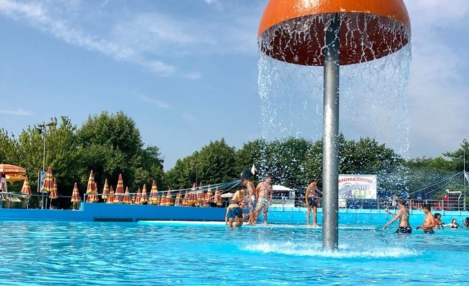 Ufficiale medico della Finanza salva una bambina di 3 anni in piscina, ad Antegnate