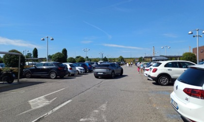 Stezzano, le rubano la borsa nel parcheggio del supermercato e prelevano mille euro