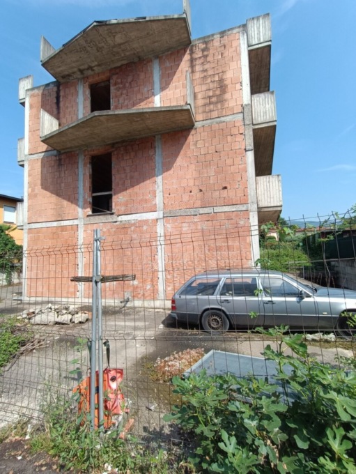 In via San Martino Vecchio, a Torre Boldone, c’è un edificio fatiscente da vent’anni