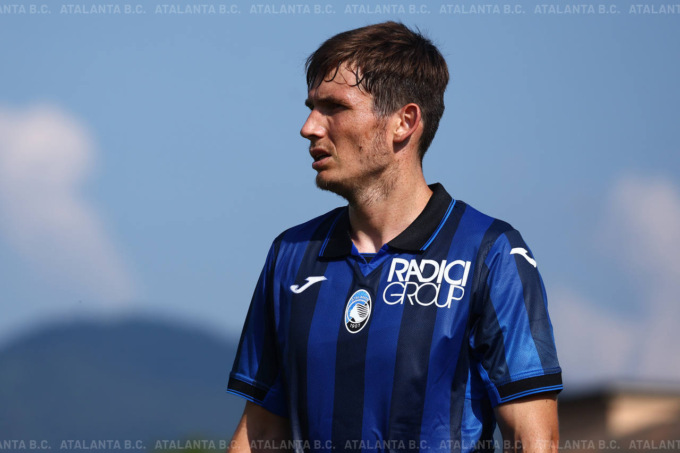 Mercato: la posizione di de Roon, gli incastri in mezzo e l’attesa per un altro difensore