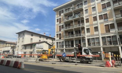 Trovato reperto antico in via Camozzi a Bergamo, rallenta il cantiere del teleriscaldamento