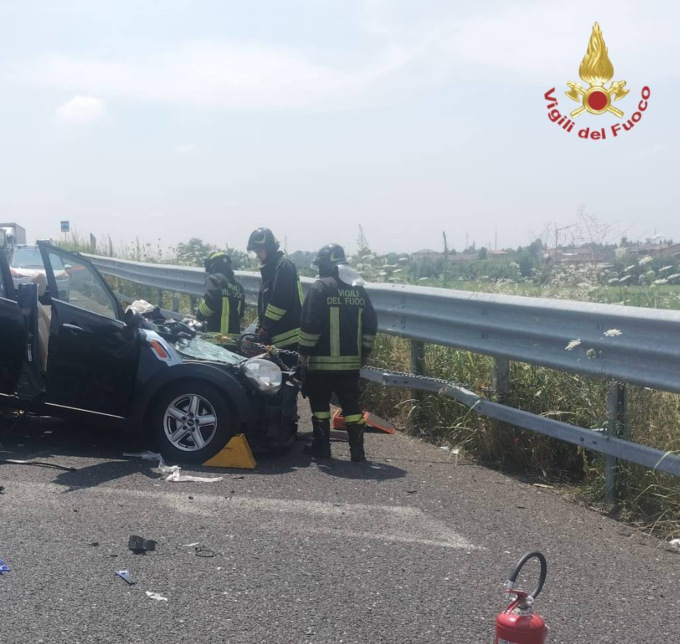 Incidente a Romano: frontale tra auto e camion