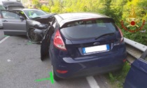 Frontale tra due auto a San Giovanni Bianco, lunghe code in Val Brembana