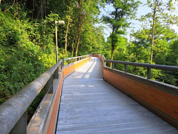Completata la riqualificazione della passerella della Greenway in via Castagneta