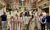 Folla festante nelle vie di Albino e in chiesa per il cinquantesimo di don Giuseppe