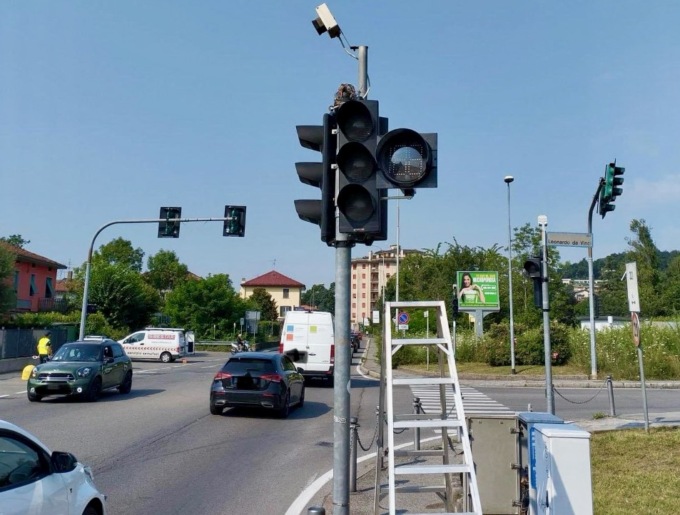 «Non vogliamo fare cassa». E così tornano i contasecondi ai semafori di Torre Boldone