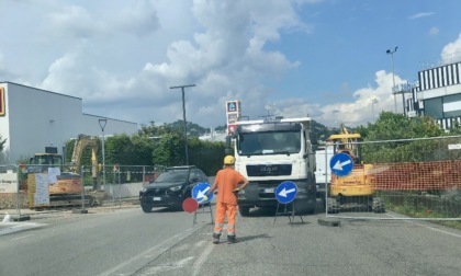 Via Fermi a Curno chiuderà per tre mesi. Il sindaco Saccogna: «Sarà un massacro»