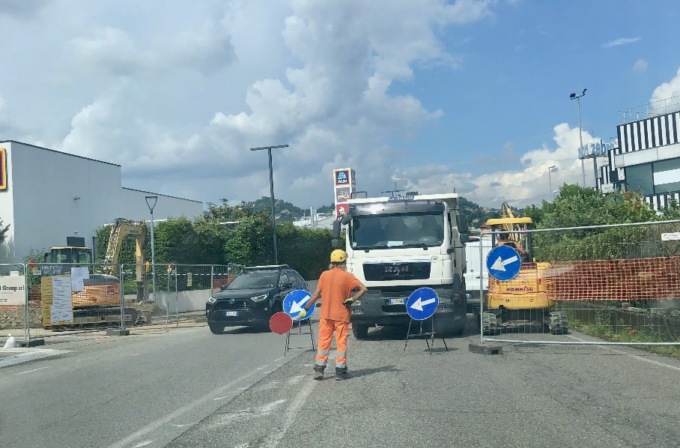 Via Fermi a Curno chiuderà per tre mesi. Il sindaco Saccogna: «Sarà un massacro»