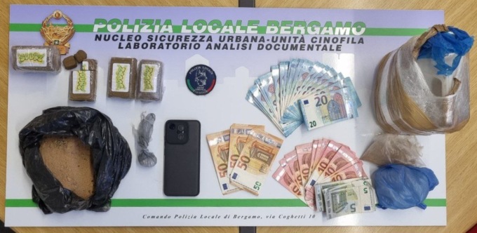 Bloccato in galleria Fanzago, aveva addosso 300 grammi di hashish e 8,7 di cocaina